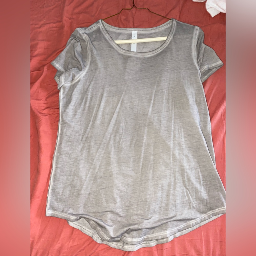 Lululemon tshirt